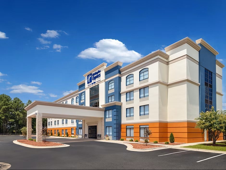 Holiday Inn Express & Suites Raleigh West - Lenovo Center